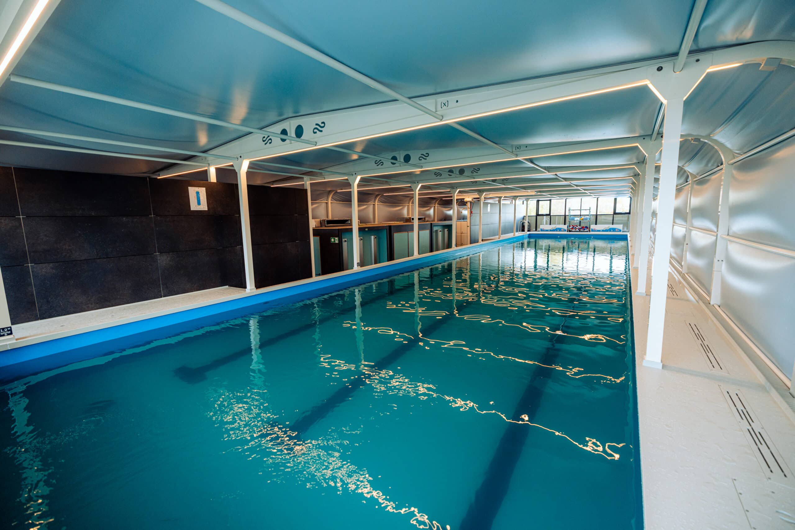 swimwise-pools-vrij-zwemmen-groot-verplaatsbaar-zwembad-swimclad-interieur